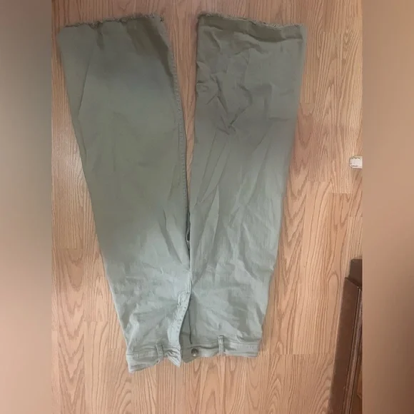 Green Billabong flared pants - Picture 8 of 10